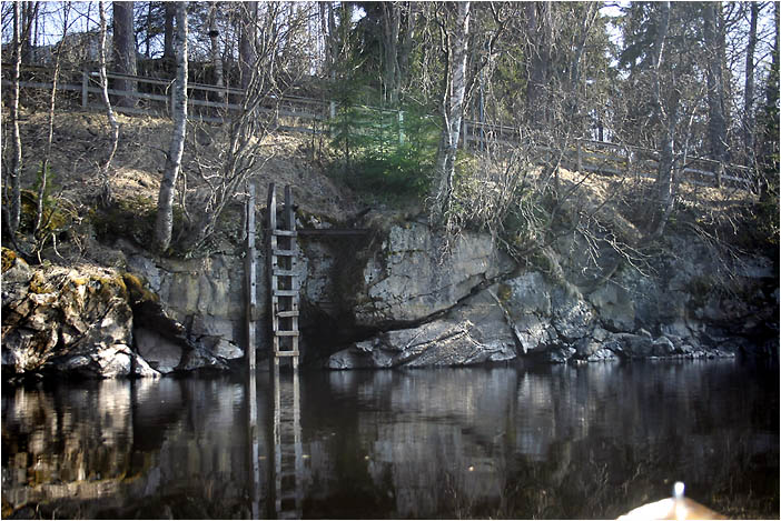 Veteen ulottuvat tikapuut
